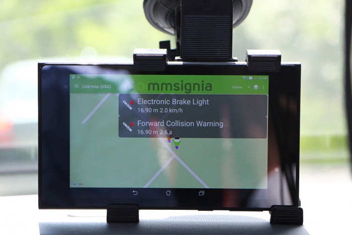 Jönnek az egymással beszélő autók 8 | Vezess Sokféle adatot oszthatnak meg egymással az autók. Sebességet, menetirányt, kormány szöget, bármit