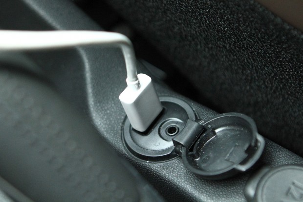 Ezzel a filléres eszközzel semlegesíthető a traffipax 2 Egyszerű USB csatlakozón kapja az energiát a szerkezet