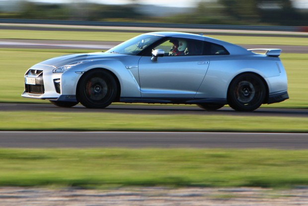 GT-R – Kényelemre gyúr a japán szörny 4 315 km/órás végsebességre képes a GT-R