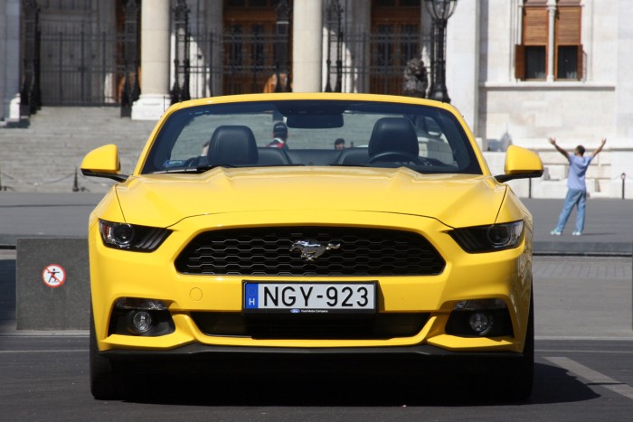 Ford Mustang, négy hengerrel: nem tragédia 5 1979 után a 3. generációból is volt turbós négyhengeres Mustang. De nem ennyire jó