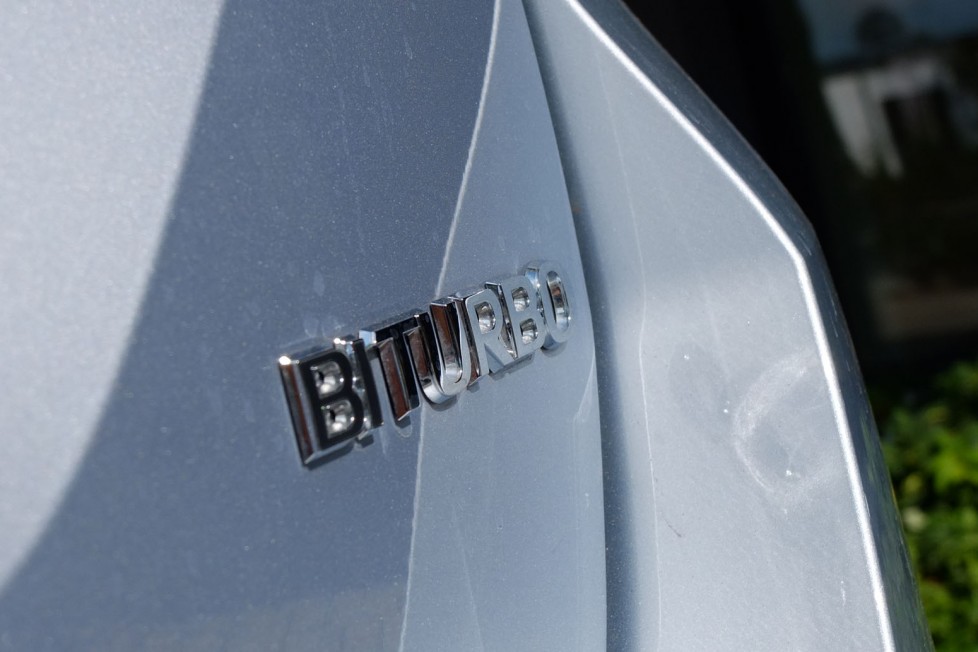 Mindent bele kombi az Opeltől, terebélyes farral 8 A dupla turbós dízelmotor hozza a 2016-ban elvárt szintet, kis lökettérfogatból présel ki komoly teljesítményt