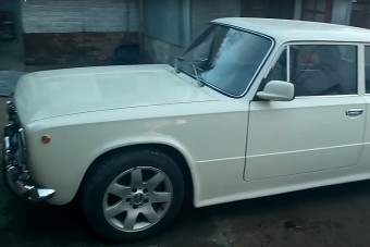 A Lada, amibe BMW-t oltottak, nem is akárhogy