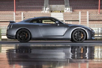 GT-R - Kényelemre gyúr a japán szörny