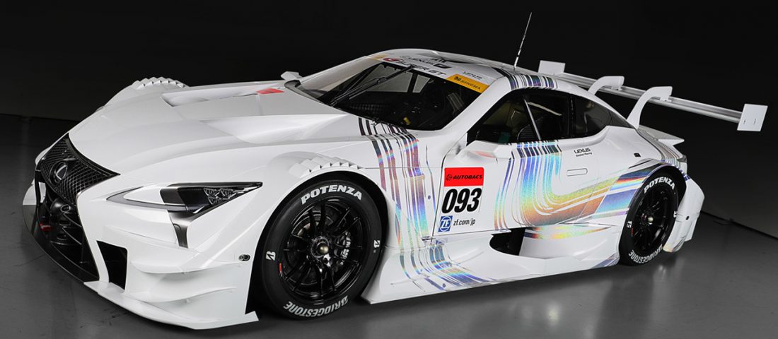 Versenyautónak is lenyűgöző a Lexus csúcskupéja