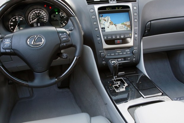 Bluetooth-rádió a kocsiba ötezererért Kínából: ér valamit? 7 A 2010-es Lexus GS-ben még volt kazettás etetőnyílás is