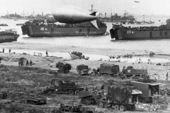 Történelmünk igen meghatározó részeit árverezik el