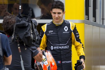 F1: A Renault-nál lobbizik a Mercedes-főnök