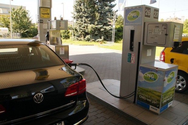 Majdnem új CNG-autót behozni – megéri? 7 A 150 lovas benzines, pontosabban szikragyújtású motor CNG-vel anyagilag jobban jön ki, mint egy azonos teljesítményű dízel