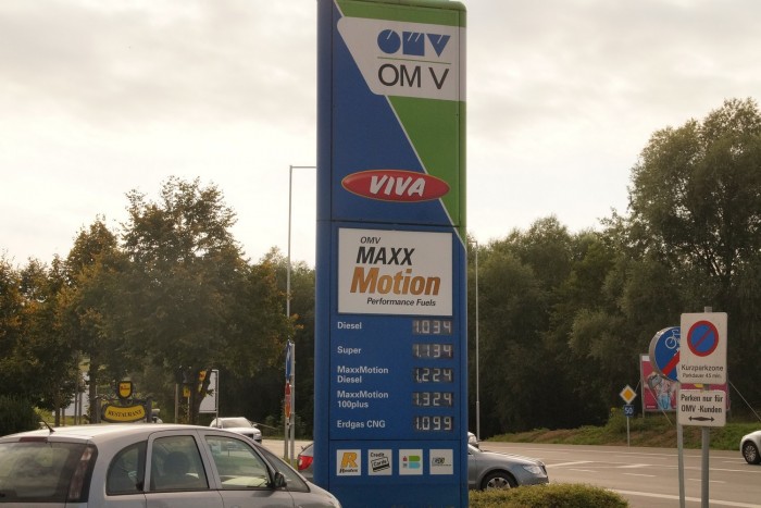 Majdnem új CNG-autót behozni – megéri? 5 Kint a gázolajnál picit drágább, a benzinnél picit olcsóbb a CNG