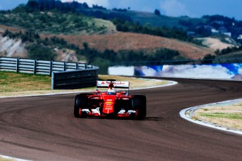 F1: A Pirelli Hamiltonnak ad igazat 