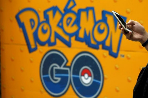 Pokemon Gót játszott, gyalogost gázolt a kamionos