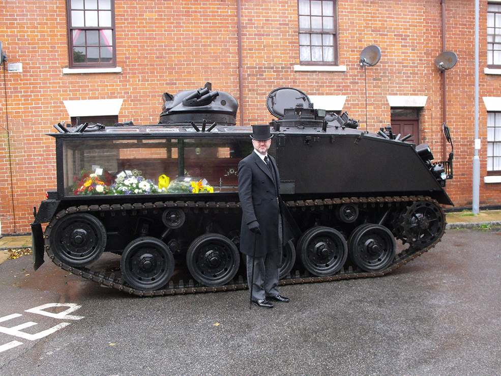 A 10 legmenőbb halottaskocsi, ha lehet így fogalmazni 1 strange-crazy-funeral-vehicles-cars-00