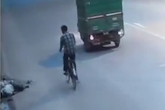 Gázolás: százak sétáltak el a haldokló mellett