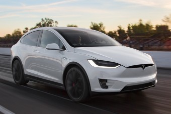 Életet mentett az önjáró luxusautó