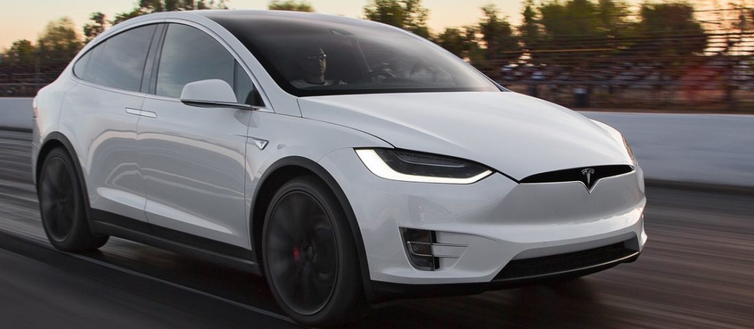 Életet mentett az önjáró luxusautó