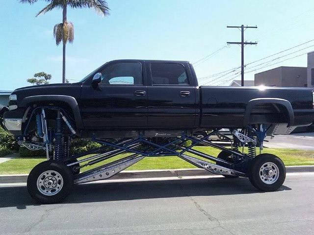 these_cars_will_make_you_all_confused_640_26