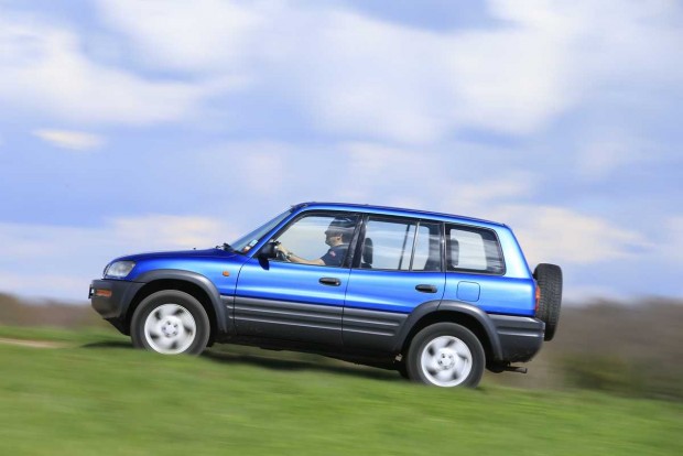 Toyota RAV4 vagy Land Rover Freelander? 2 Terepen a Toyota zárható középső differenciállal jeleskedik. Emellett élénkebb is