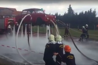 Trabantot tanítottak repülni tűzoltók
