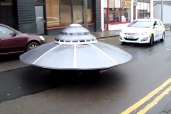 Szó szerint egy ufót üldöztek a rendőrök