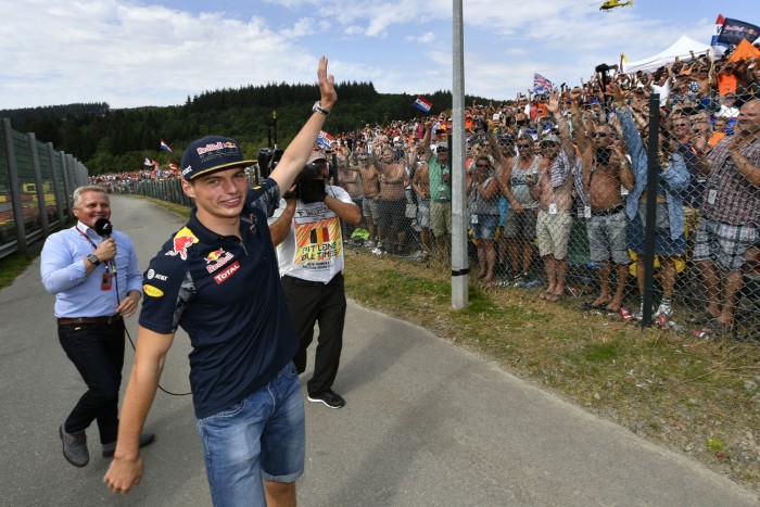 F1: Verstappen gyilkosságot vágott a bajnok fejéhez