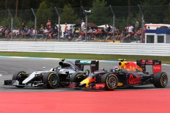 Rosberg jót tesz az F1-nek, minek büntetik?