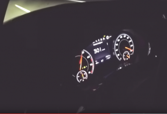 Hatalmas teste ellenére 300 km/óráva csapat a Bentley Bentayga