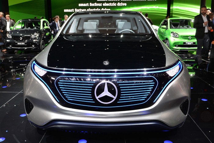 Őrült pénzt költ villanyautókra a Mercedes