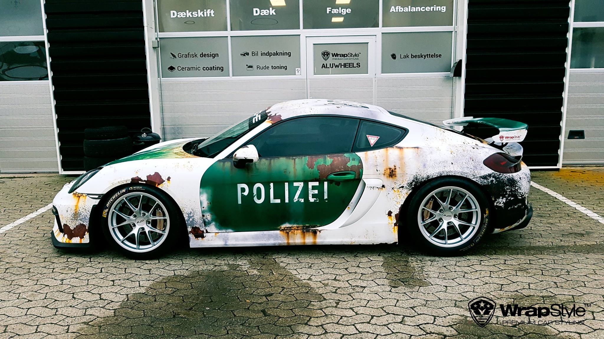 Jól áll a Porsche Cayman GT4-nek a rozsda! 1