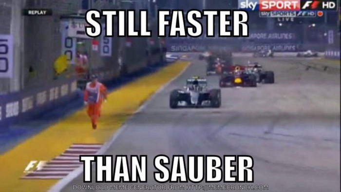 F1: Így röhög a net a pályán rohanó sportbírón 4 | Vezess 14322705_2241347969336843_7812757529050513690_n