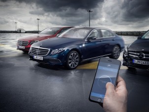 Egymásnak adják majd a parkolóhelyeket a Mercik