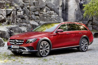 Dagonyázni küldi nagy kombiját a Mercedes