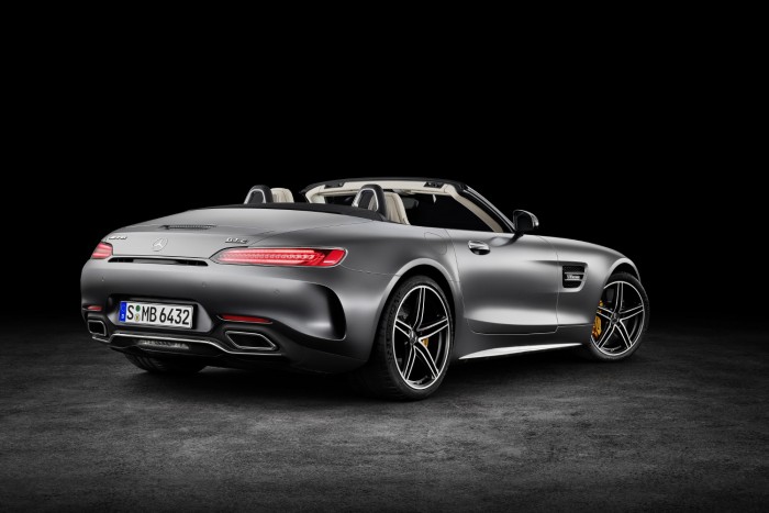 Duplázva nyit az AMG GT Roadster 44