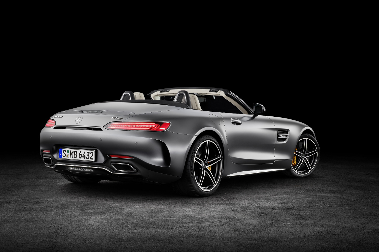 Duplázva nyit az AMG GT Roadster 8