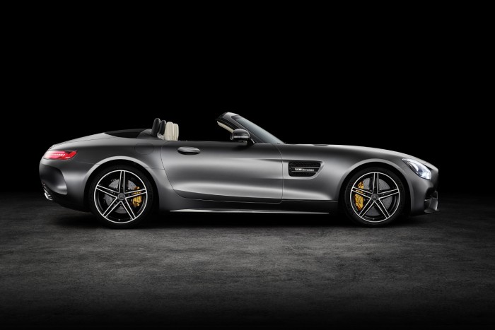 Duplázva nyit az AMG GT Roadster 42