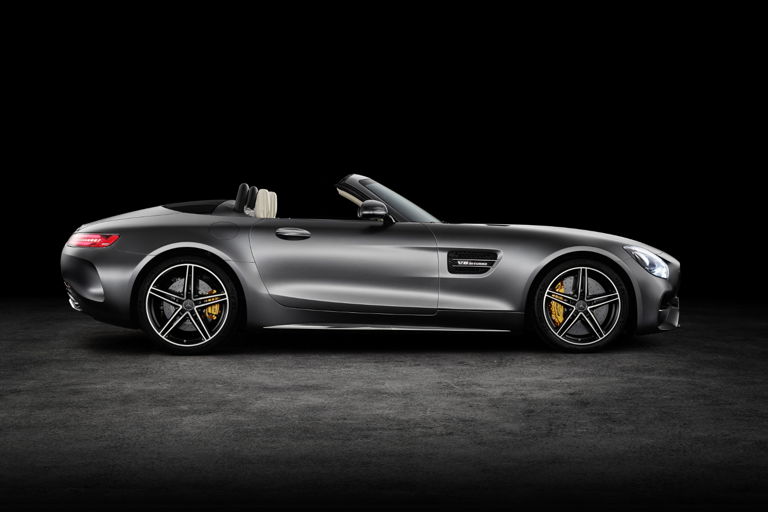 Duplázva nyit az AMG GT Roadster 4