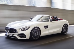 Duplázva nyit az AMG GT Roadster