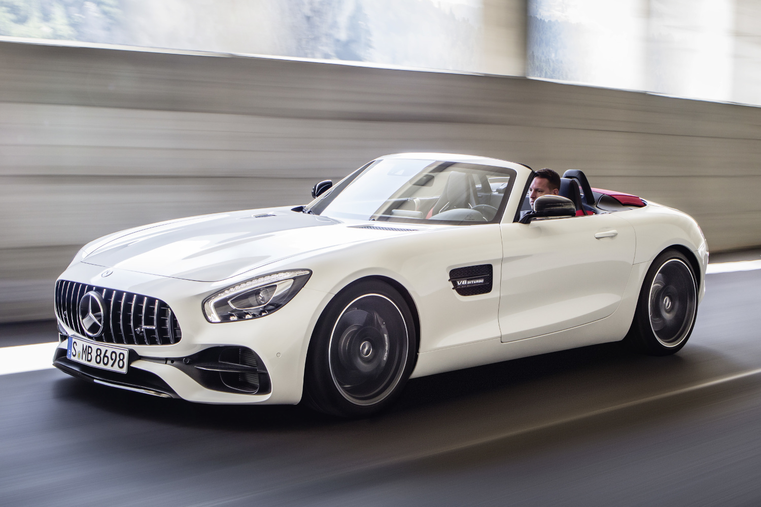 Duplázva nyit az AMG GT Roadster 9