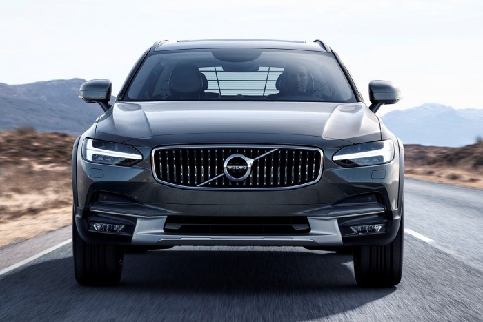 New Volvo V90 Cross Country Driving
