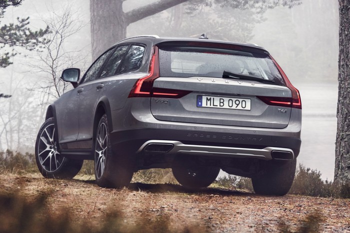 New Volvo V90 Cross Country Driving