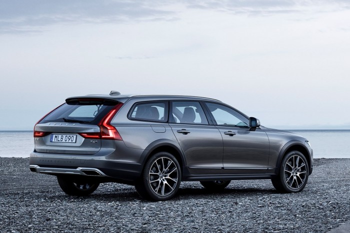 New Volvo V90 Cross Country Driving