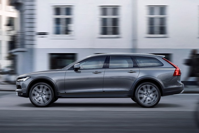 New Volvo V90 Cross Country Driving