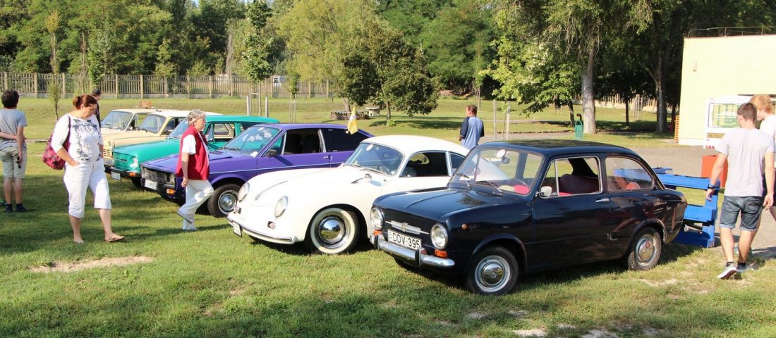 Versenybe száll a kicsi kocsi