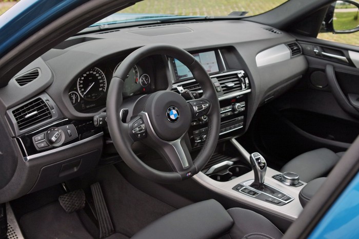 Bitang erő az értelmetlen testben: BMW X4 M40i 4 Tisztességes munka a belső, mintha ezer évre gyártották volna