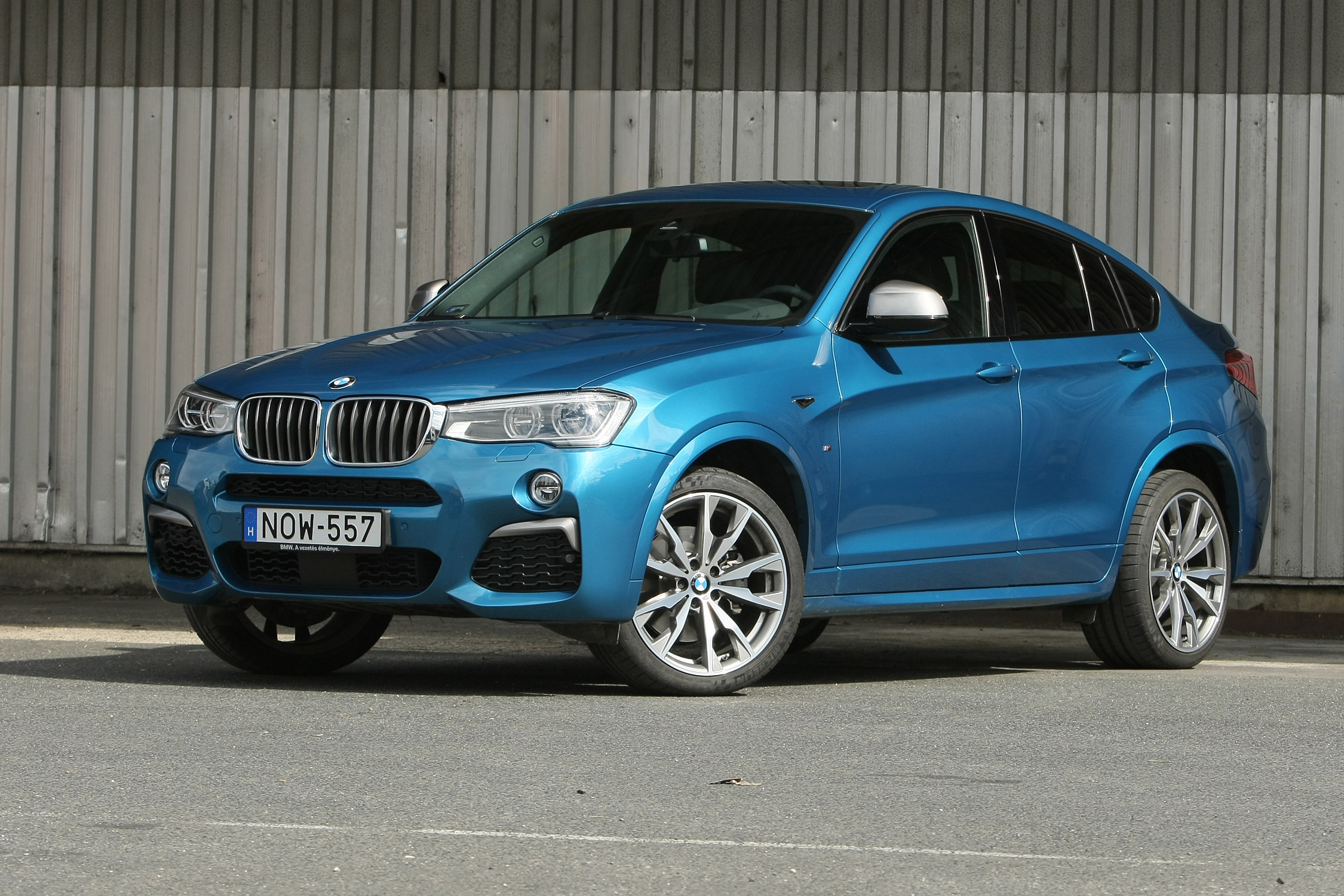 Bitang erő az értelmetlen testben: BMW X4 M40i 4