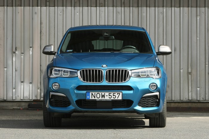 Bitang erő az értelmetlen testben: BMW X4 M40i 2 Szigorú tekintet, csöves, befalazott szellőzőnyílások oldalt