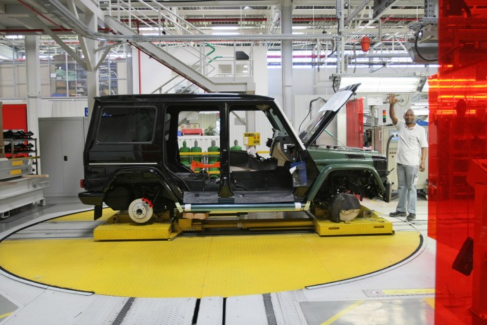 Mindent kibír: Mercedes Benz G 500 93 Kézi munkával, 140 óra alatt készül el egy G-osztály