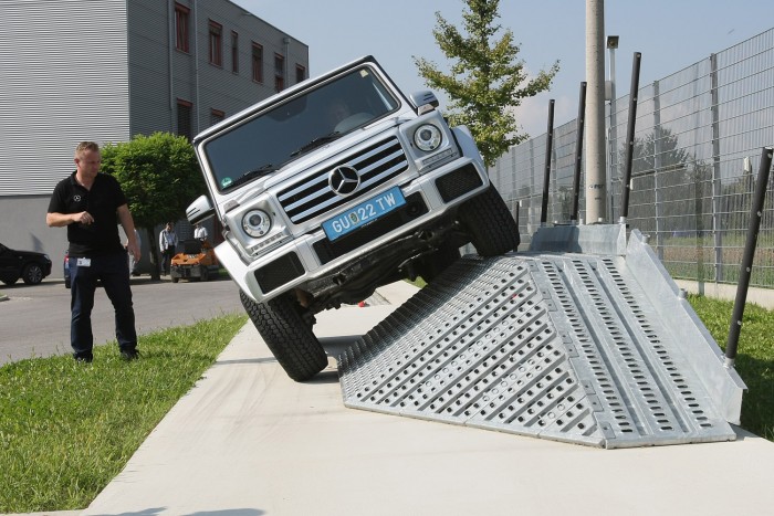 Mindent kibír: Mercedes Benz G 500 99 Itt még messze a boruláshatár, mégis rémesen néz ki
