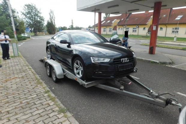 Utánfutón próbálták kivinni a lopott Audit