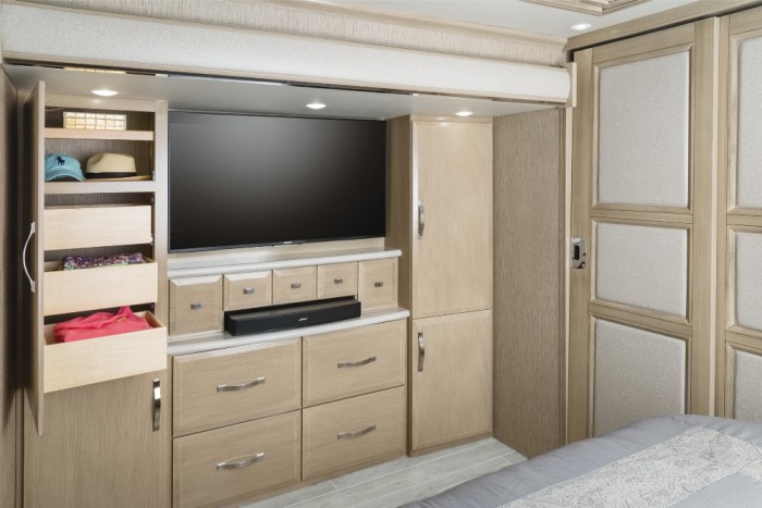 2017-king-aire-bedroom-3-1