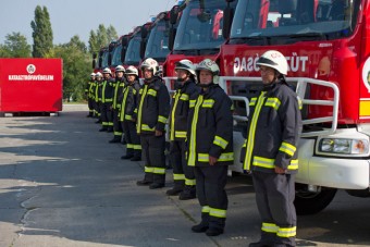Nyolcmillióért szerelt fel tűzoltókat a Mercedes
